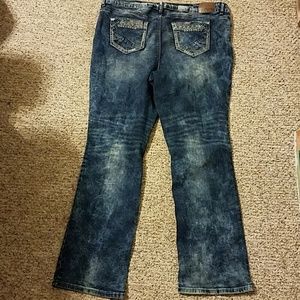 Rad like-new Maurices slim bootcut jeans